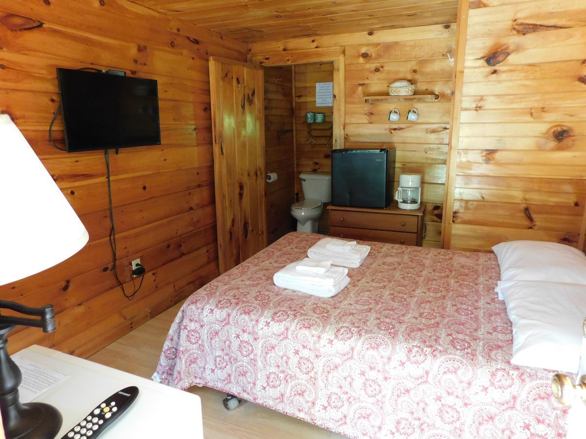 Pine Crest Motel & Cabins Barton Екстер'єр фото