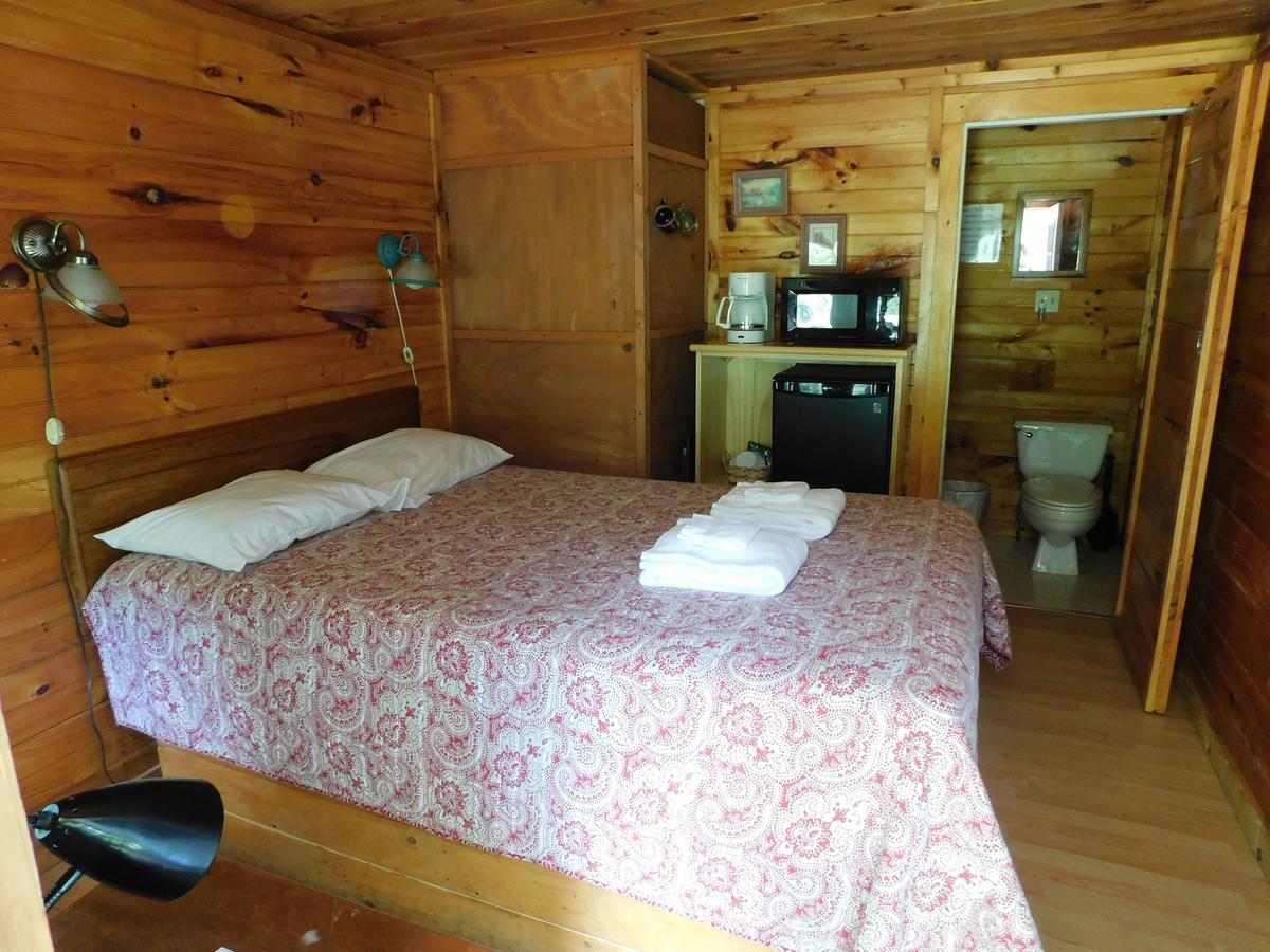 Pine Crest Motel & Cabins Barton Екстер'єр фото