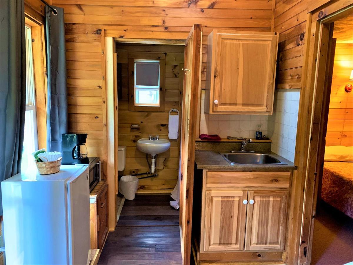 Pine Crest Motel & Cabins Barton Екстер'єр фото