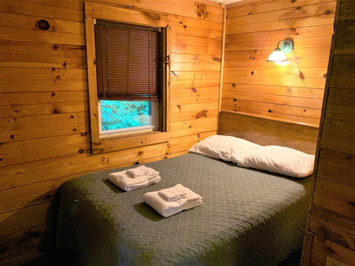 Pine Crest Motel & Cabins Barton Екстер'єр фото