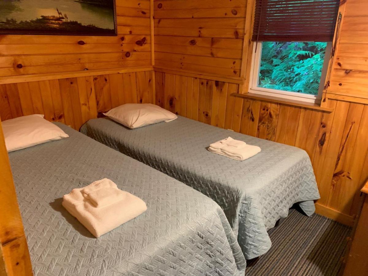 Pine Crest Motel & Cabins Barton Екстер'єр фото