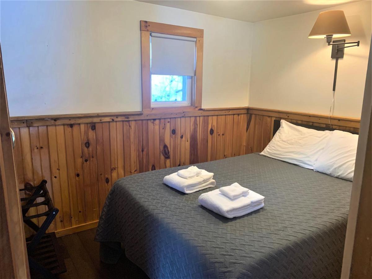 Pine Crest Motel & Cabins Barton Екстер'єр фото